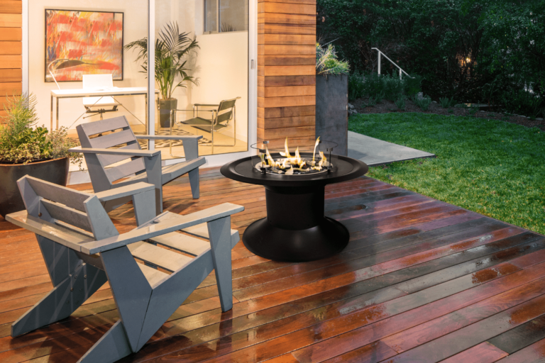 The Patio Horizon Onyx will be the center piece of you outdoor entertainment area.